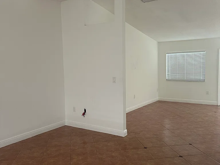 12855 SW 207th Ter — Photo 3