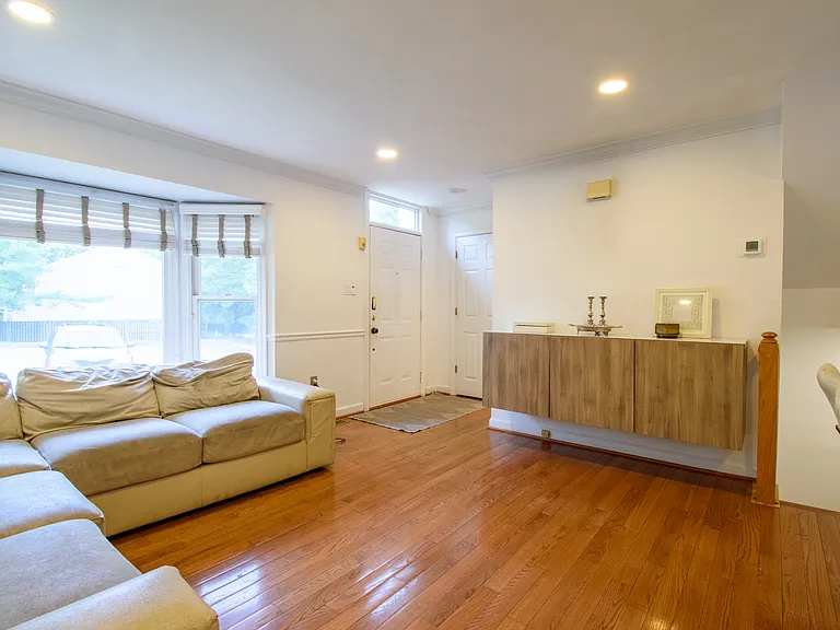 2128 Heritage Dr — Photo 5