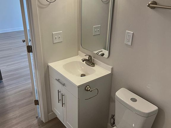 3rd image of 909 W Lucky Clover Dr