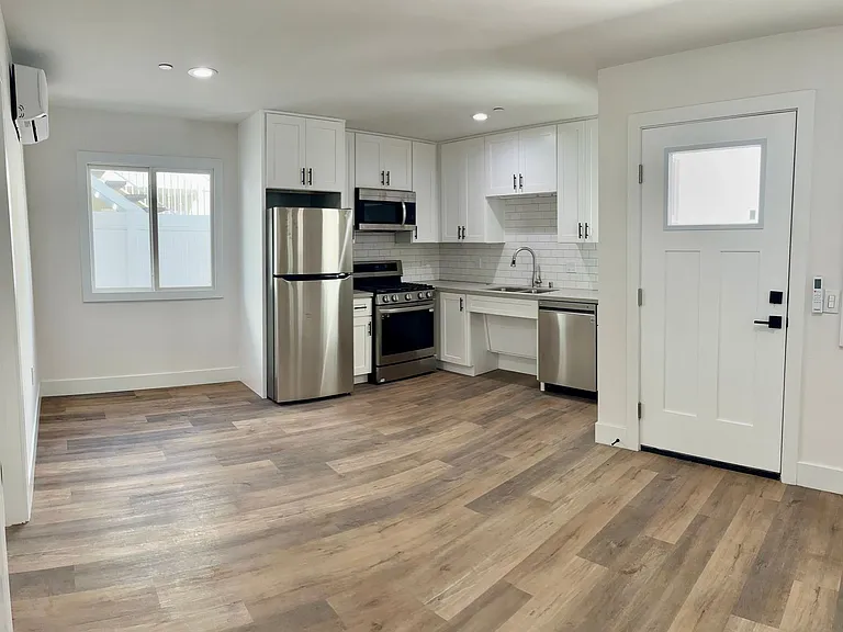Unit on 32nd — Photo 3