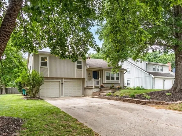 9132 Darnell St, Lenexa, KS 66215