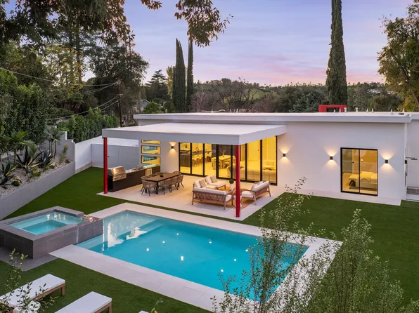 22020 Alizondo Dr, Woodland Hills, CA 91364