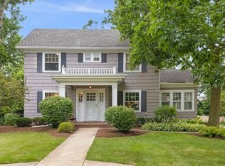 345 N Montclair Ave, Glen Ellyn, IL