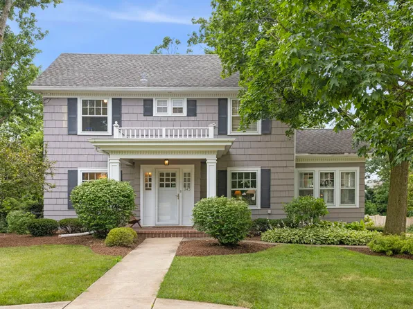345 N Montclair Ave, Glen Ellyn, IL 60137