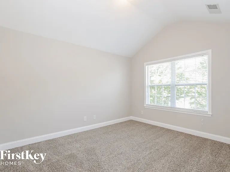 495 Roland Manor Dr — Photo 12