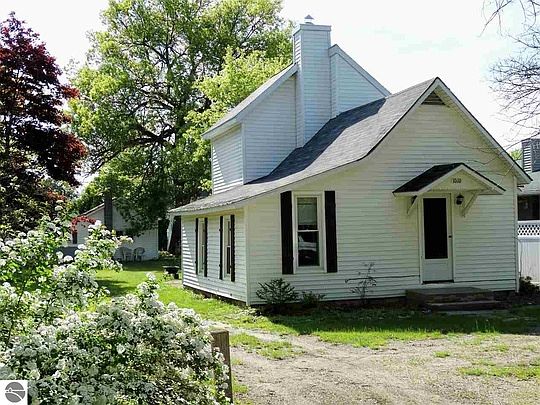 2nd image of 1010 Barlow St