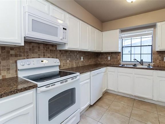 3rd image of 2451 N Graham Dr