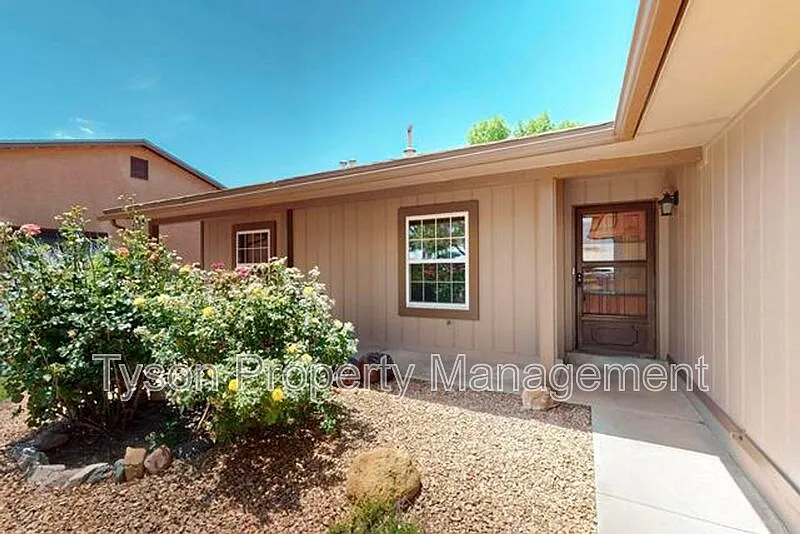 3 bed, 2.0 bath, 1352 sqft, $1,995 — Photo 2