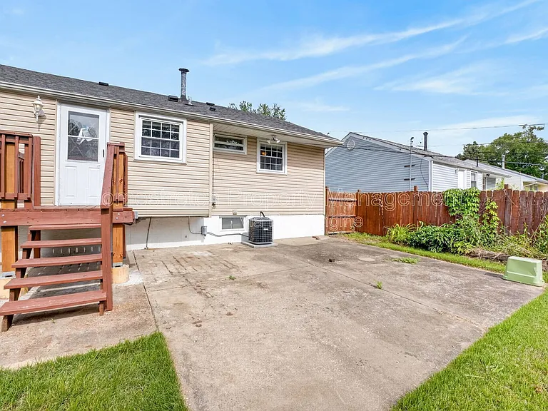 10527 Prestwick Dr — Photo 32