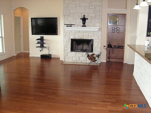 3rd image of 1489 Lavaca