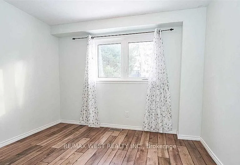 323 Centre St — Photo 6