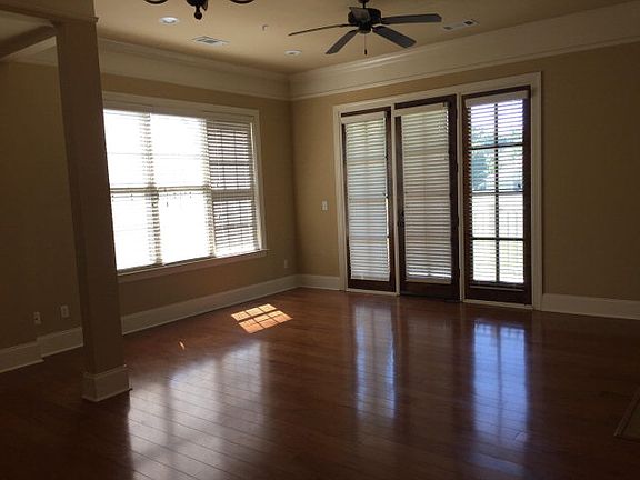 3rd image of 910 Augusta Dr Unit 202