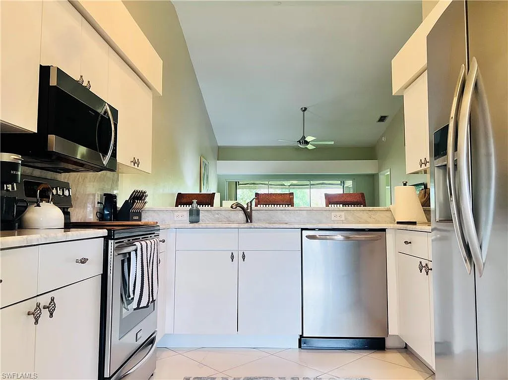 2 bed, 2.0 bath, 1450 sqft, $5,500 — Photo 2