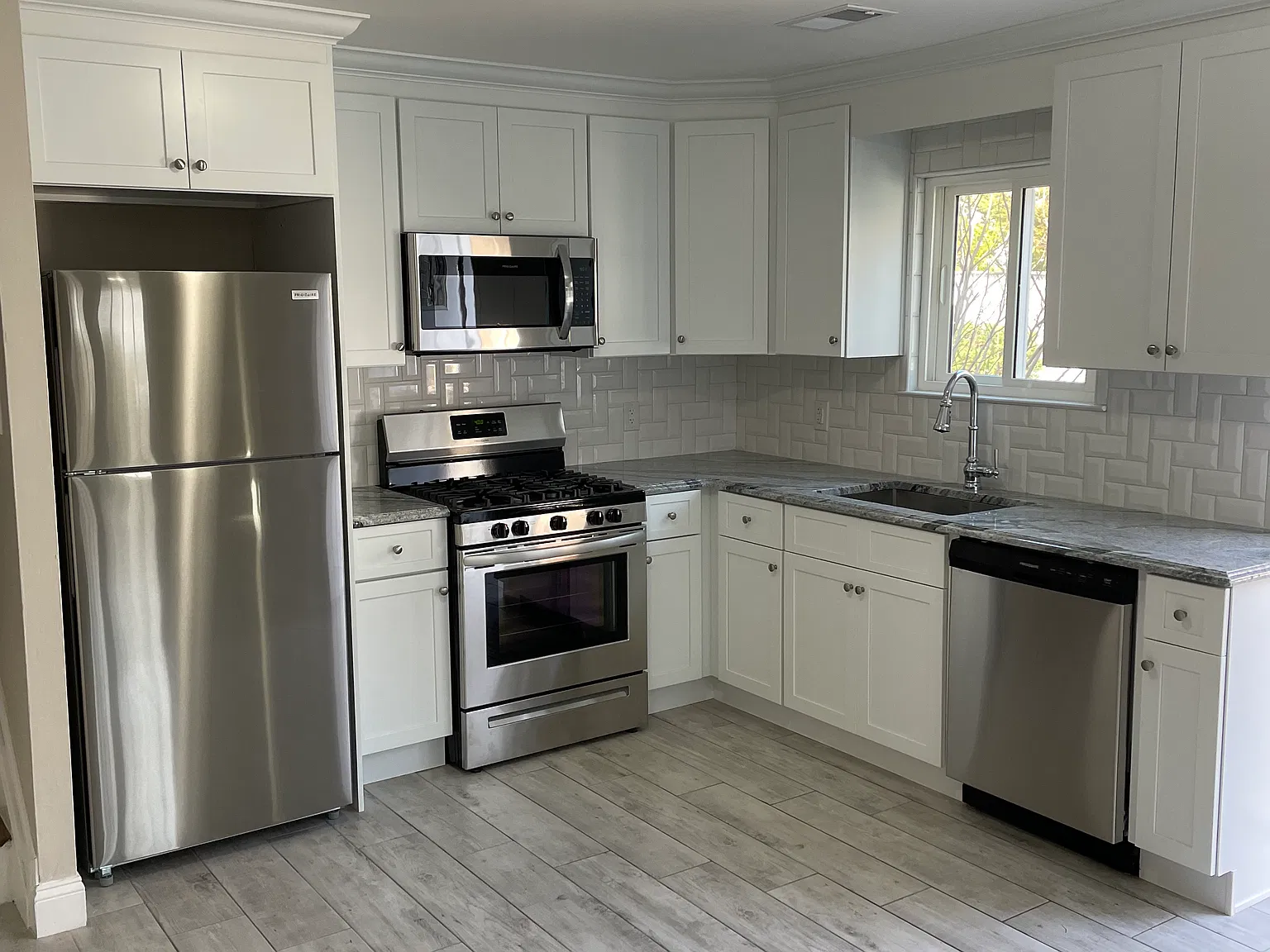 20 Adam Ct — Photo 2