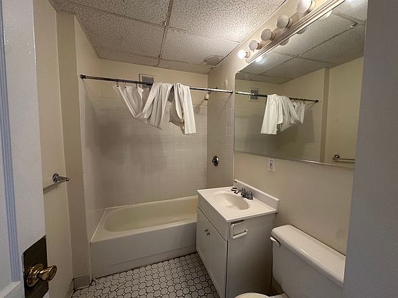 4th image of 457 Cambridge St