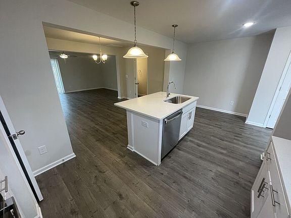 5th image of 1021 Peony Ln