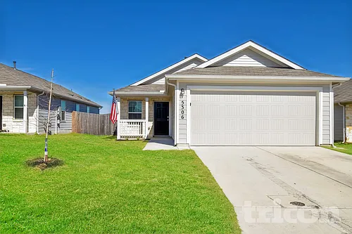 5306 Everett Loop Photo 1
