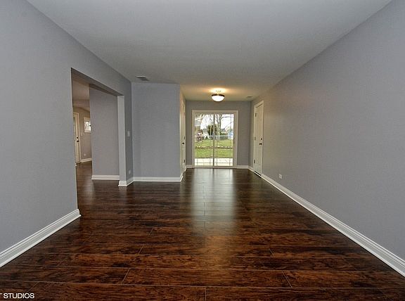 5th image of 400 Lincoln Dr