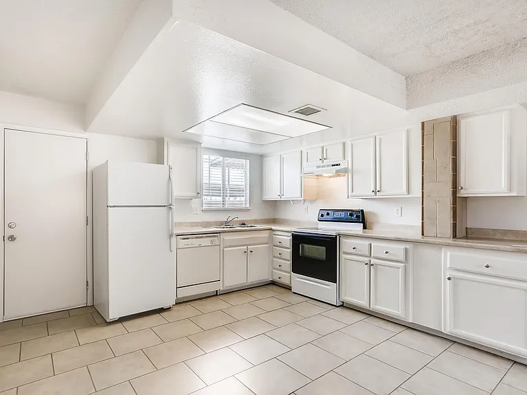 6227 W Washington Ave — Photo 8