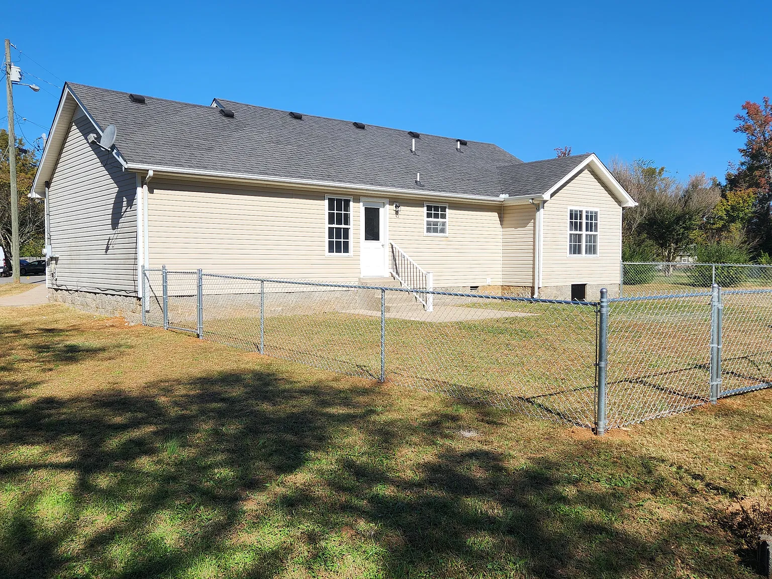 3 bed, 1208 sqft, $2,200 — Photo 4