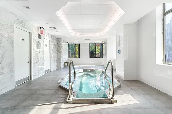 Sold by Daniel Saat, LREB | media 42