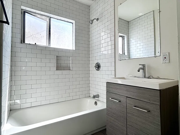 2614 Michigan Ave #2 — Photo 6