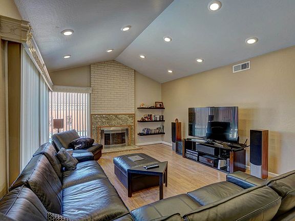 5th image of 331 Grandpark Cir