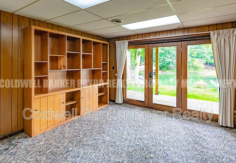 165 Lakeshore Ct — Photo 37