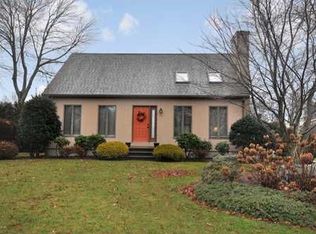 42 Sefton Dr, Bristol, RI 02809