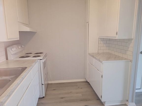 2nd image of 5805 Cherry St