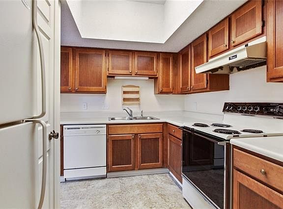 5th image of 228 Transcontinental Dr