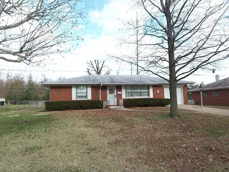 221 Southgate Dr photo 1