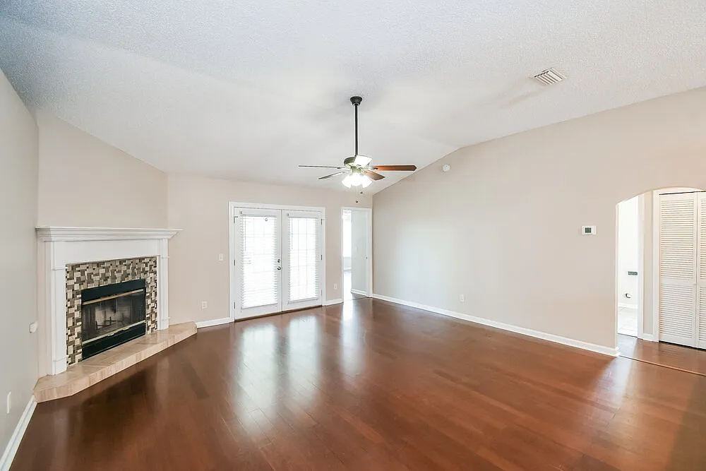 4 bed, 2.0 bath, 1784 sqft, $1,970 — Photo 3