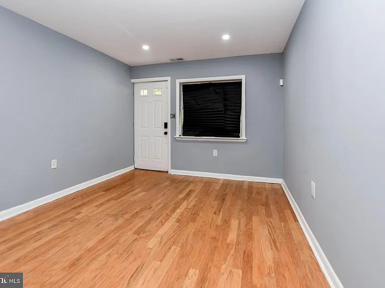 1704 Montana Ave NE — Photo 4