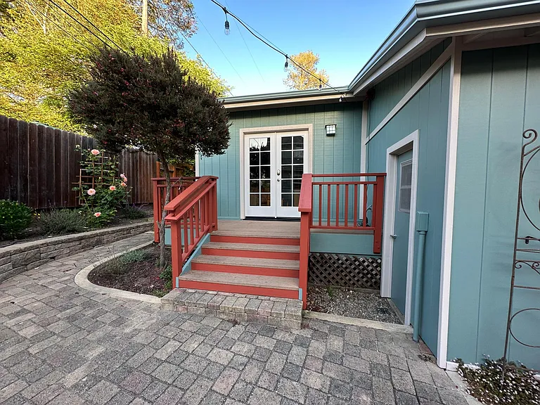 1820 Astor Ave #B — Photo 1