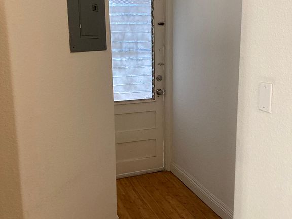 5th image of 456 N Genesee Ave #456