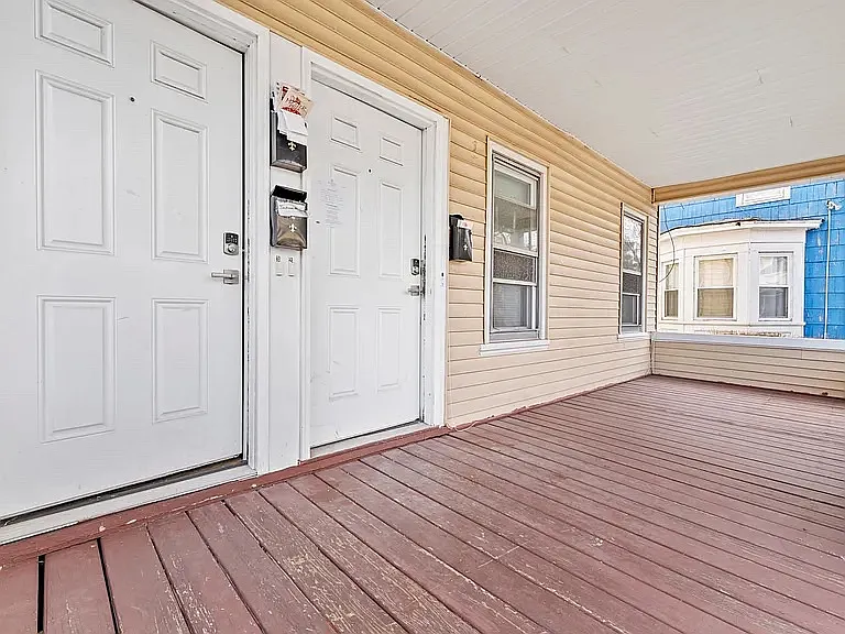 32 Llewellyn Ave #3 — Photo 2