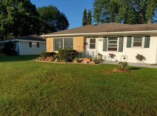 346 Merrie Ln, Racine, WI 53405