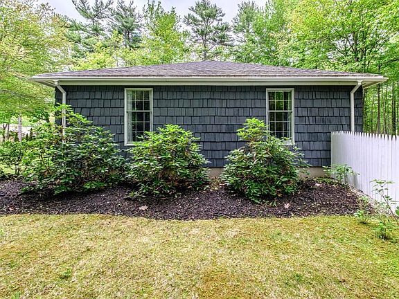 3rd image of 28 Woodhaven Drive