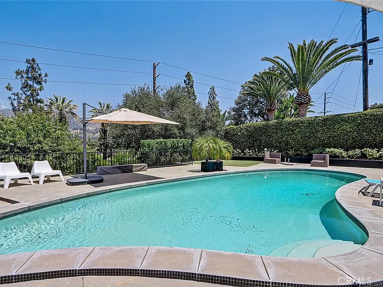 832 N Oceanbluff Ave — Photo 44