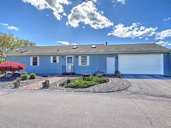 3rd image of 585 Seaside Dr