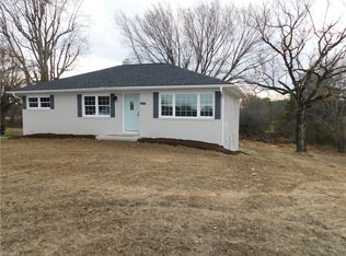 866 S Franklin Rd, Mount Airy, NC 27030