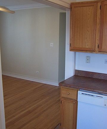 5th image of 1905 W Winnemac Ave APT 2