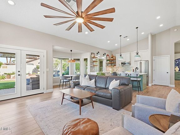 2nd image of 1113 S SCALLOP Drive