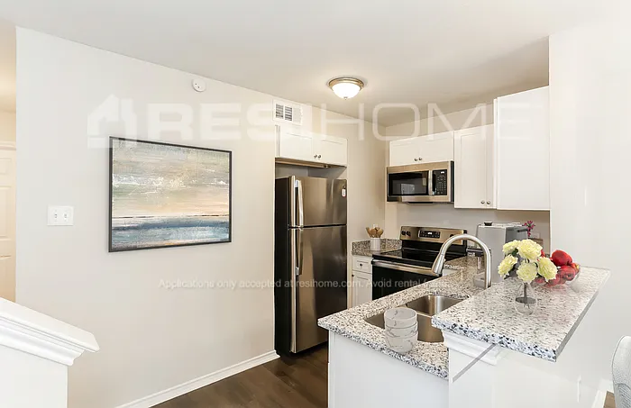 907 Fairbanks Cir — Photo 3
