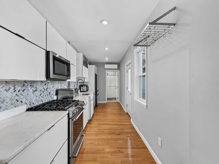 353 Sumner St #1A — Photo 7