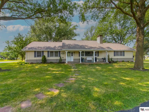 6101 Frontier Rd, Lincoln, NE 68516