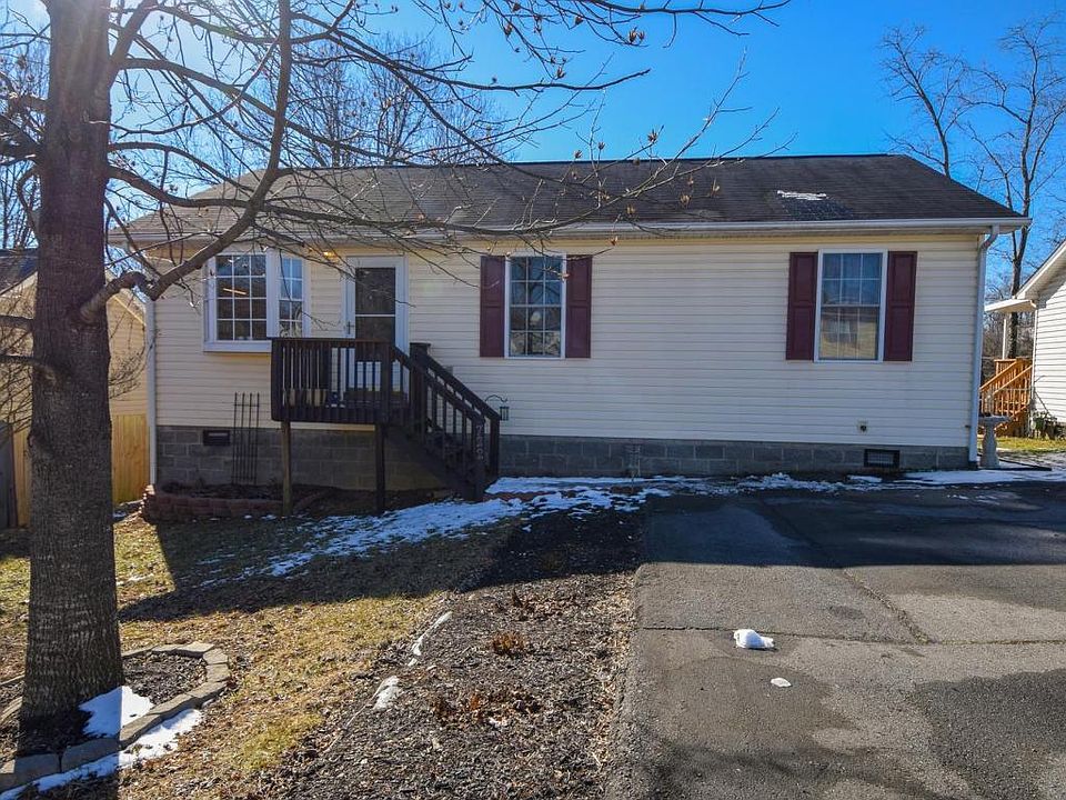 1st image of 722 Normandy St NE