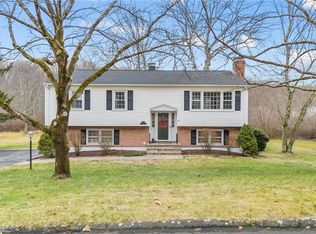 7 Robin Ln, Shelton, CT 06484