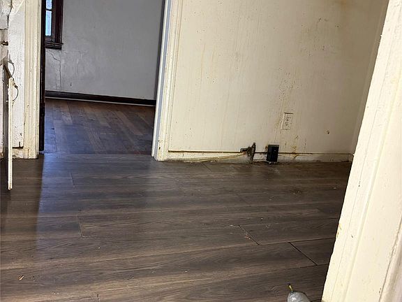 5th image of 9091 Warwick St